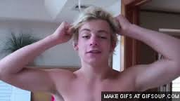 Ross Lynch : Attaqu par un requin sur le tournage de Teen Beach Movie  