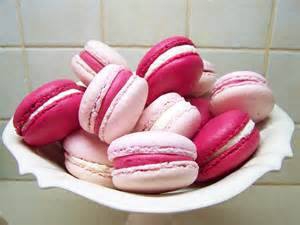 Macarons � la fraise et � la framboise