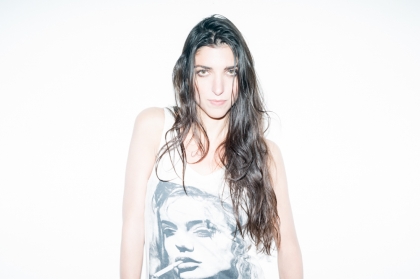 Julia Guez de retour avec un superbe clip Le Train - photo 2