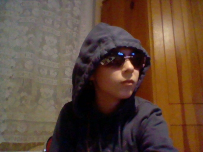 quand tu surveille ton p'tit copain *_* 