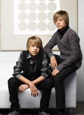 dylan    et  cole  sprous     qui    pose