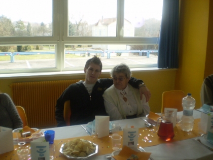 photo de mon frere et ma grand mere