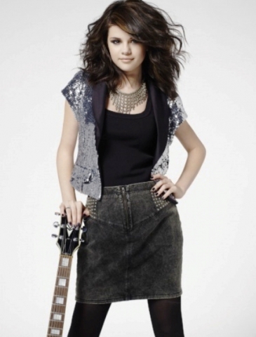 Selena Gomez avec une guitard