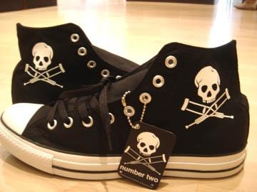 converse avec tete de mort