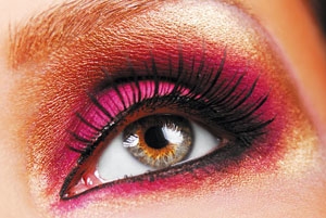 j'adore le maquillage de ses yeux!!!