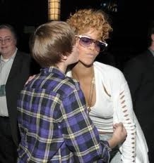 justin bieber et rihanna en mode bisouu
