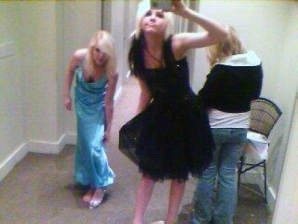 me...AMEL-XD-FLIKA...