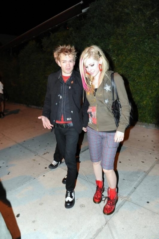 --- AVRIL LAVIGNE ---