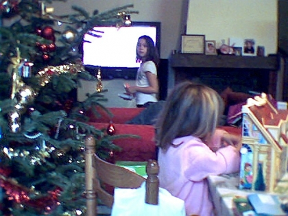a noel en rose ses ma seoeur et vers la tele ses moi!!!!!