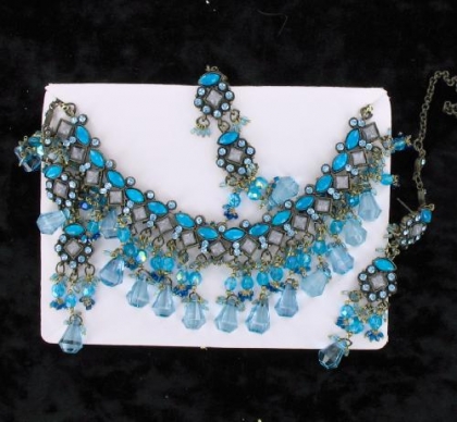 Voici un collier qui vient des Indes