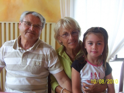 Mamie , papy et ma soeur :)