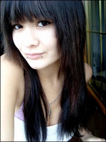 mwa delphine 16ans est je suis enu car j'aime bien me fair des amies qu'il soit petit ou grand je men fou tent qui sont heureu avec mwa en amitier