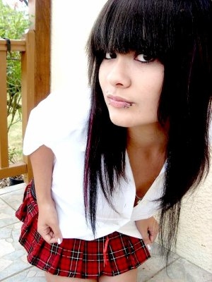 voila je suis dans ma jupe preferer lol 