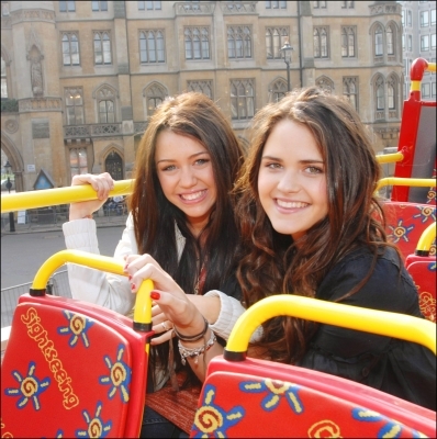 elle a le droit de sa amuser 