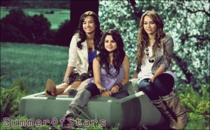 demi ,selena et miley