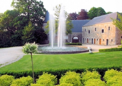  main tenent le jardin quanq dite vous