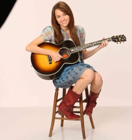 miley joue de la guitare