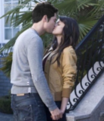 selena et nick kiss