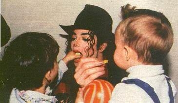 qu'est-ce qu'il lui font mdr ?? 