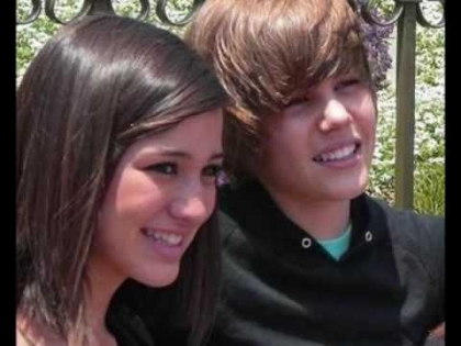 justin et la fille qui joue dans one time