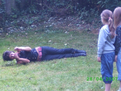 sa ses ma maman entrin de se roules den l erbe