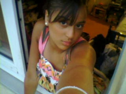  ma sista!!!!! comment tu la trouve franchement ya r1 a dire!!!!!