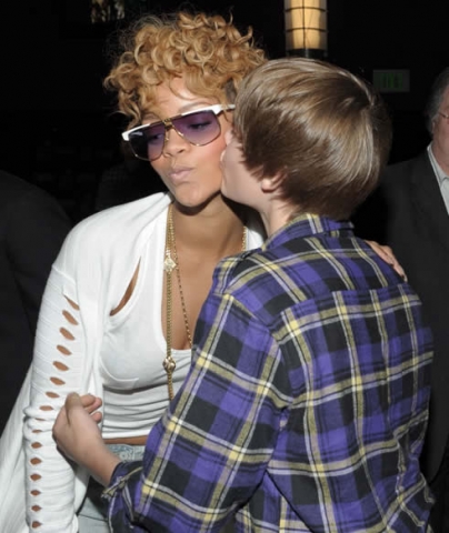 kissss pour rihanna et justin beiber