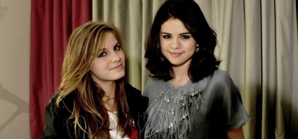 save tu c quii !!!          moi et selena gomez