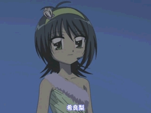 la belle petite fille est de retoure  avec son amie