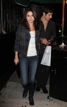 SELENA GOMEZ ET DAVID HENRIE AMOUREUX?