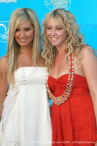 me and jeniffer (ma soeur)