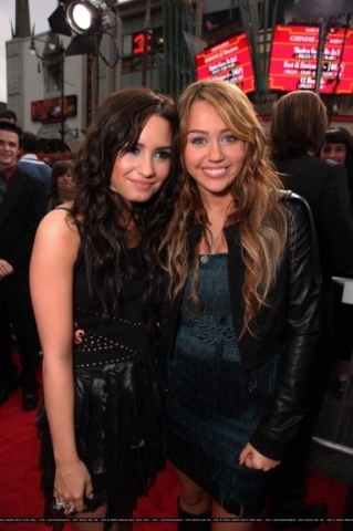 demi L et miley C