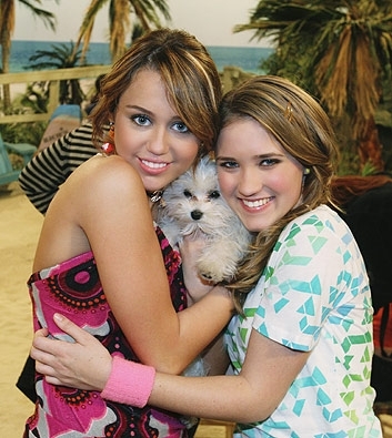 Miley et lily et le chien de  Miley