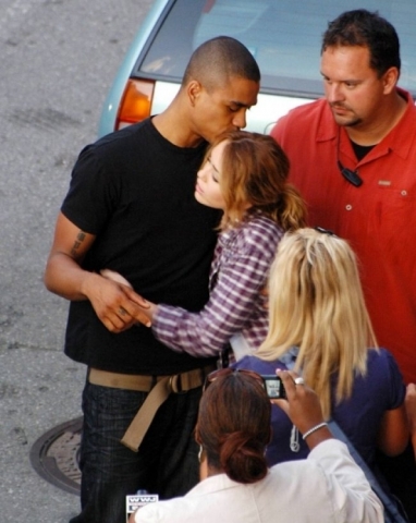 MILEY CYRUS : ELLE SE CONSOLE DANS LES BRAS DE TANZ WATSON !