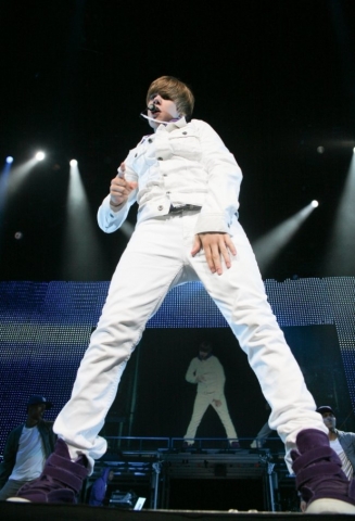 JUSTIN BIEBER : �PUIS�, IL EST TOMB� DANS LES POMMES !