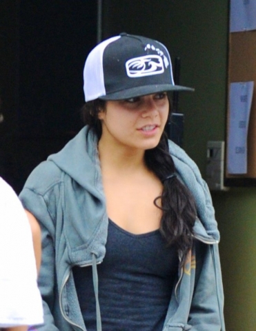 VANESSA HUDGENS : PAS MAQUILL�E, CE N'EST PAS LA M�ME !