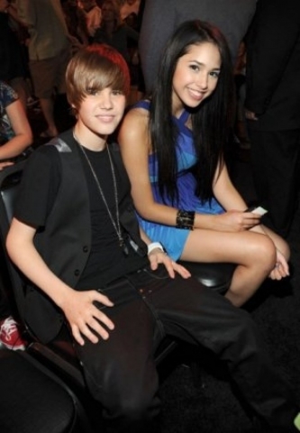 JUSTIN BIEBER : SA M�RE PENSE QUE JASMINE VILLEGAS SE SERT DE LUI !
