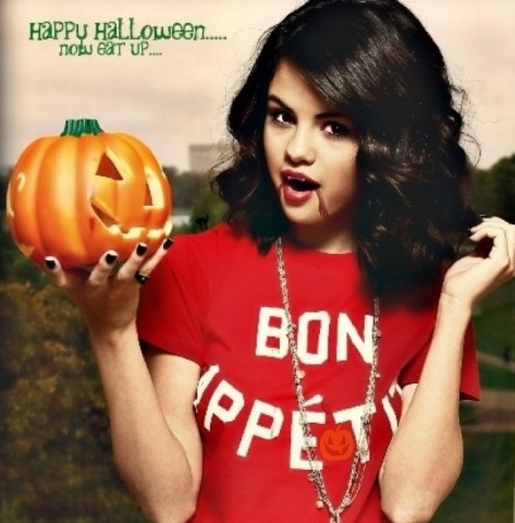 SELENA GOMEZ : EN VAMPIRE POUR HALLOWEEN !