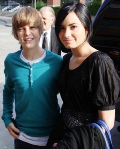 JUSTIN BIEBER : UN RENDEZ-VOUS SECRET AVEC DEMI LOVATO ??!