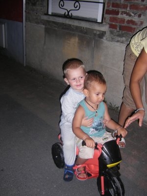 il se crove deja des motars