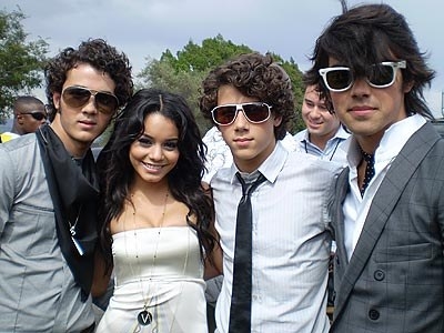 les jonas et vanessa hudgens