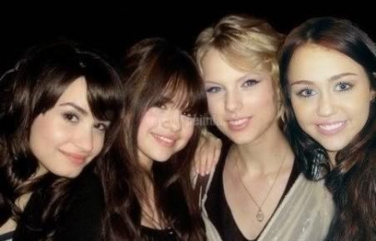demi,selena,taylor et miley