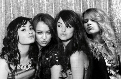 demi miley selena et taylor : )