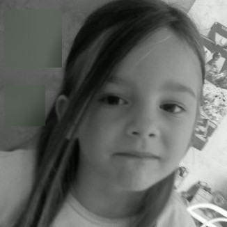 g des cheuveusc brun des yeusc noisette