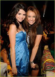 Miley Cyrus  et  Selena  Gomez