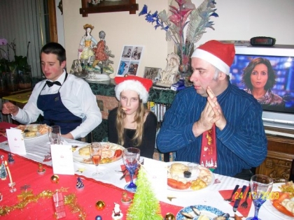 la c'est moi avec le pere de ma copin et son frer et la fille c'est moi