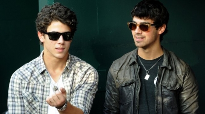 Voici la star Nick J onas!