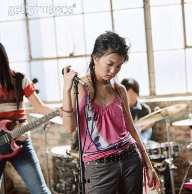 Un Chanteur n'est qu'un Instrument.