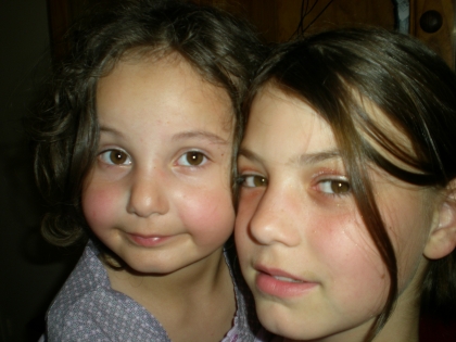 coucou  les filles sur la photo c'est moi et une petite fille