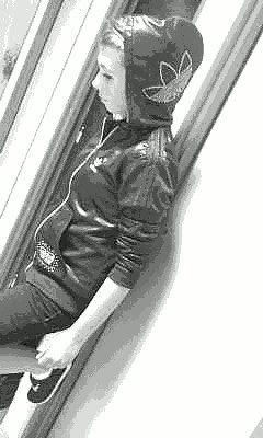 moi sur la tof voula et j ai 18 ans vous l'infos et je suis celib si tu et interesser dis moi le pars message bye ☻